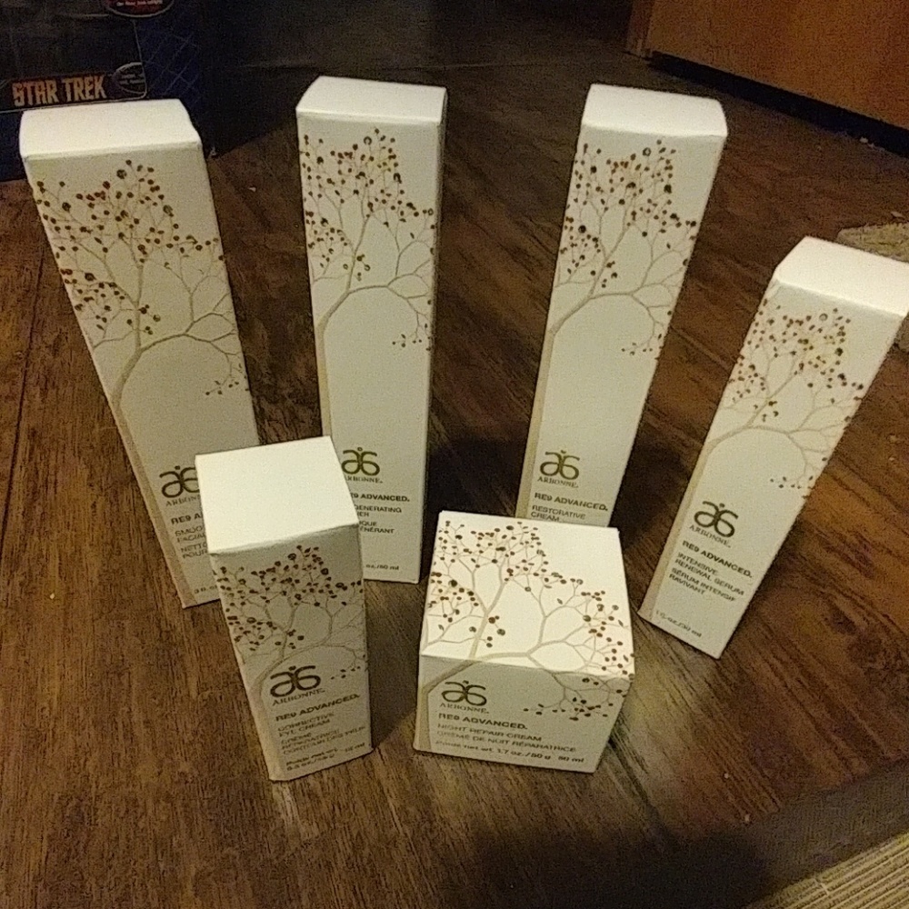 Arbonne Re9 Advanced Set (LESS NIGHT CREAM *SOLD*)